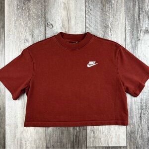 Nike Women's T Shirt Cropped Short Sleeve Boxy Size XS Loose Fit Burgundy Red